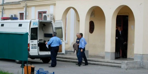Prodecanul Facultăţii de Farmacie este acuzat de luare de mită 