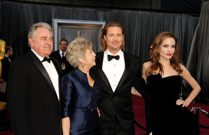 Brad și Angelina, alături de William și Jane Pitt