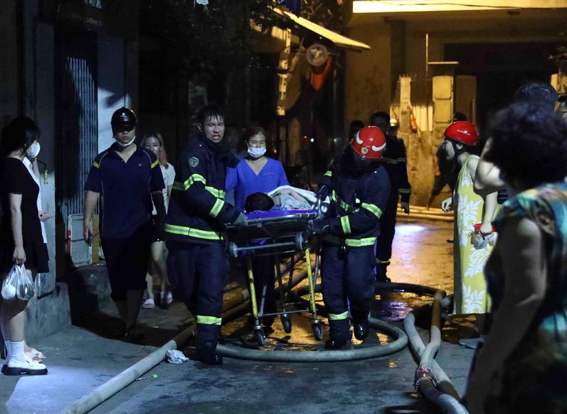 Incendiu violent într-un bloc de apartamente din Vietnam. Sunt cel puțin 30 de morți și 50 de răniți VIDEO