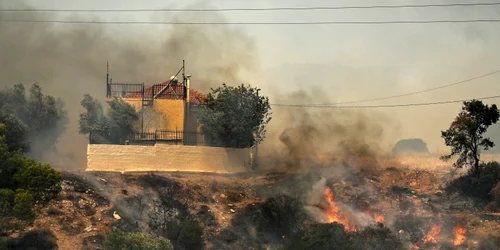 Incendii si evacuare populație lângă Atena FOTO AFP (3) jpg