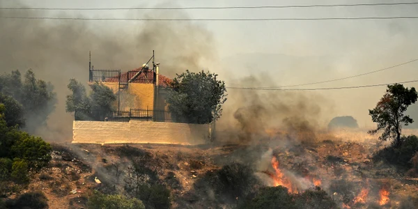 Incendii si evacuare populație lângă Atena FOTO AFP (3) jpg