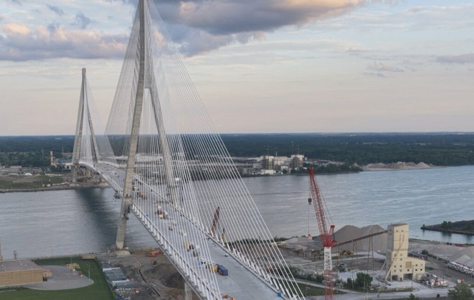 Trump ameninţă proiectul unui pod între SUA şi Canada. Vrea jumătate din construcția care va purta numele unei legende a sportului canadian