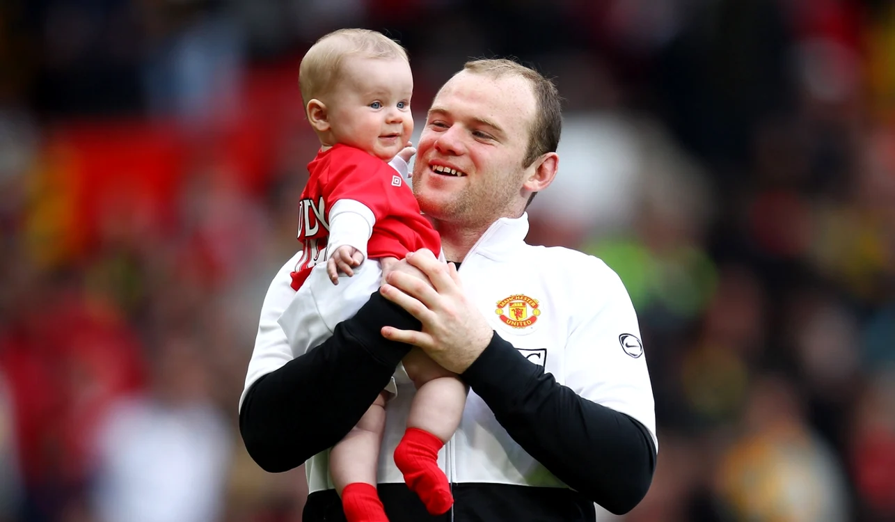 Wayne Rooney și fiul său, Kai, în urmă cu 16 ani