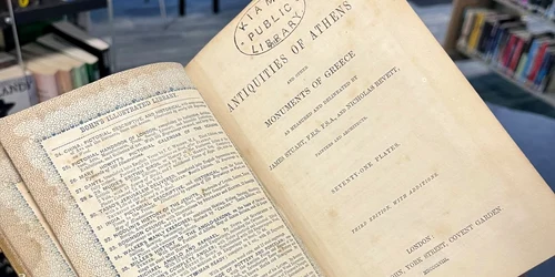 O carte a fost returnată după 150 de ani foto Biblioteca din Kiama png