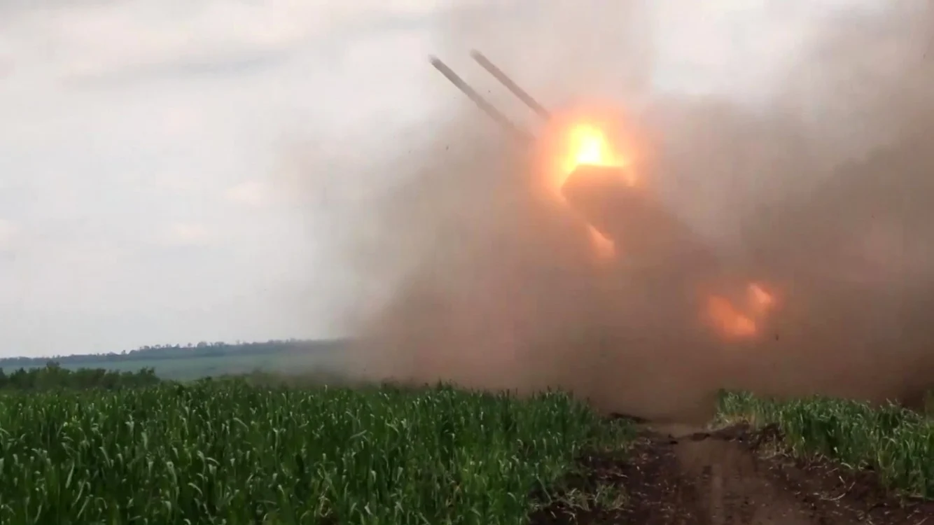 Razboi Ucraina Rusia 24 iunie 2022 sistem rusesc de rachete TOS-1A Solntsepek trage spre poziţiile ucrainiene FOTO Profimedia