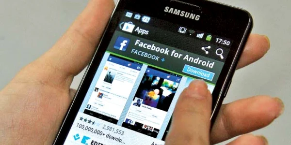 Utilizatorii români preferă aplicaţiile reţelelor sociale