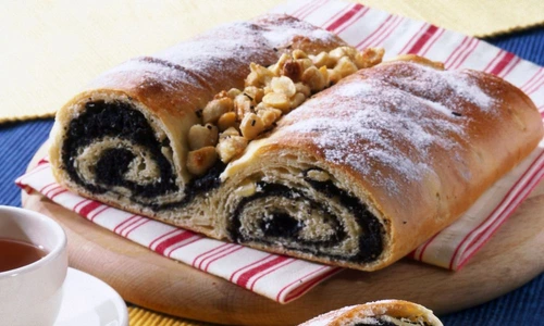 cozonac dublu cu miere si mac jpeg