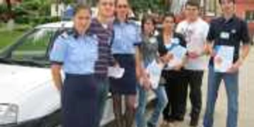 Tot mai putine locuri pentru tinerii care vor să îmbrăţişeze o carieră militară