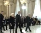 Marcel Ciolacu, Nicolae Văcăroiu, Viorica Dăncilă, Adrian Năstase, Alexandru Mironov, Emil Constantinescu la funeraliile de stat ale lui Ion Iliescu la Palatul Cotroceni. FOTO: captură de ecran