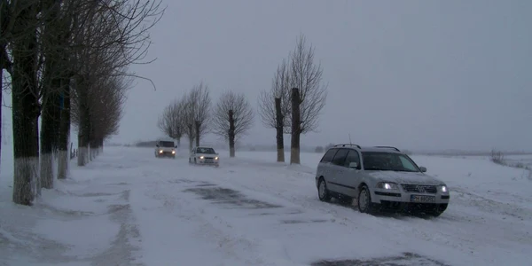 Iarna a blocat mai multe drumuri în sudul ţării