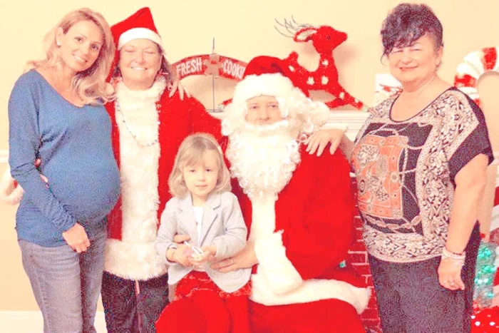 
    Rudele cele mai apropiate ale  familiei au fost, zilele trecute,  oaspeţi de seamă în casa lui Catrinel (FOTOGRAFII: ARHIVA PERSONALĂ)  