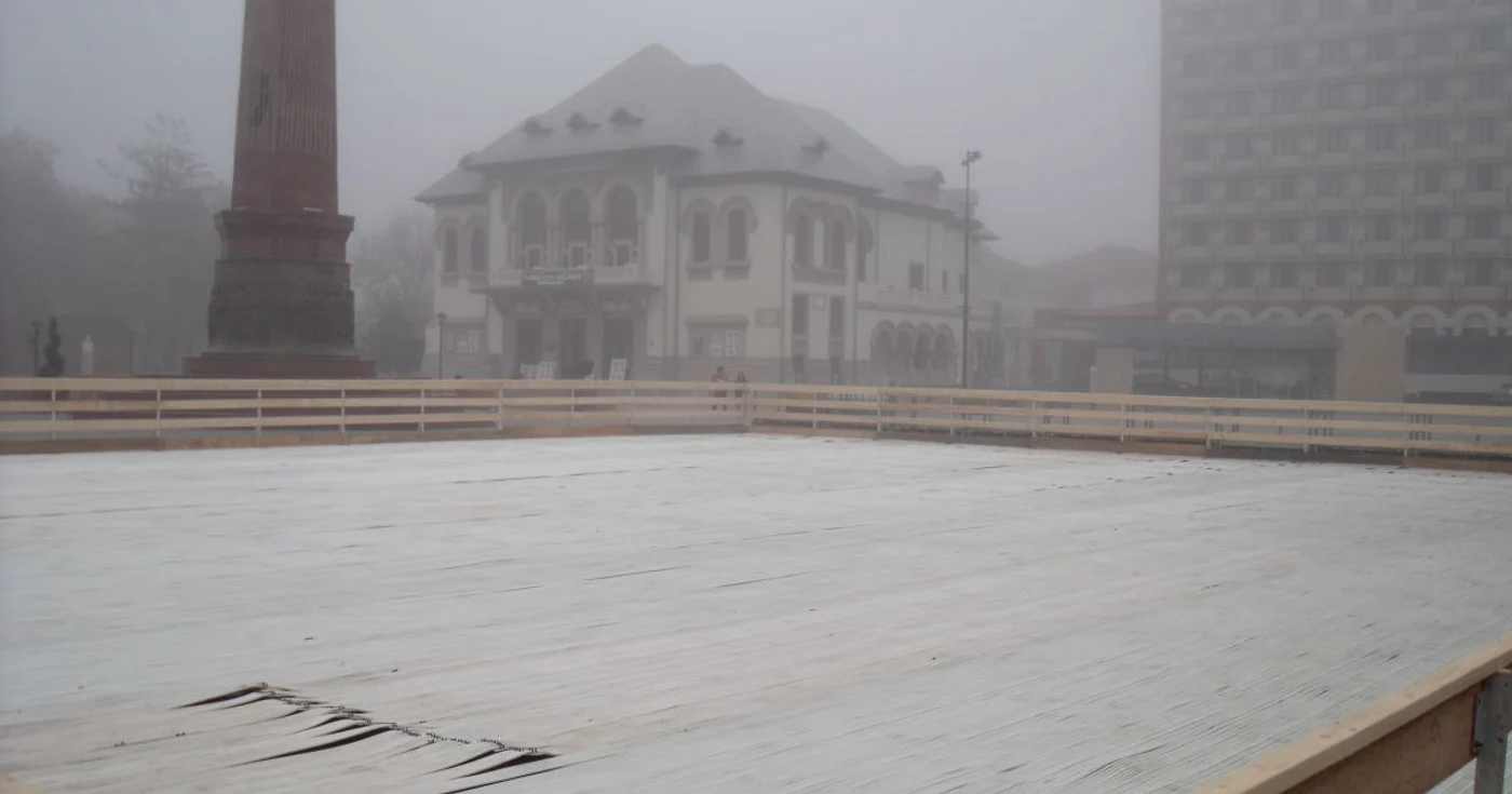 Patinoarul din centrul oraşului va fi deschis toată iarna Foto: Ştefan Borcea