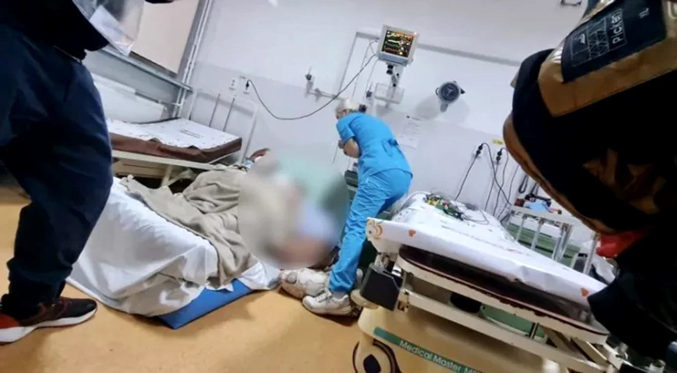 Femeia obeză ținută pe jos FOTO Monitorul de Botoșani