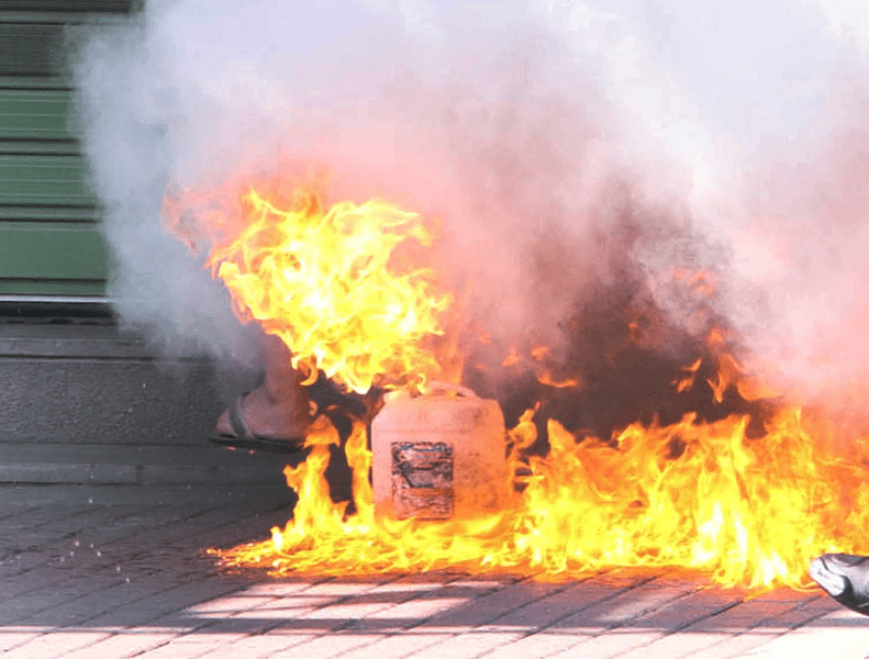 Un bărbat din Pucioasa și-a dat foc. Avea datorii, iar instanța l-a executat silit