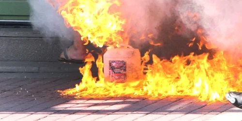 Un bărbat și-a dat foc după ce instanța l-a executat silit. FOTO Libertatea