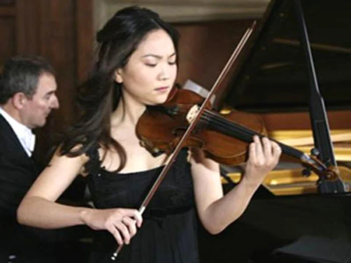 Violonista Min-Jin Kym a cântat cu Orchestra Simfonică Londoneză FOTO www.busniessinsider.ro