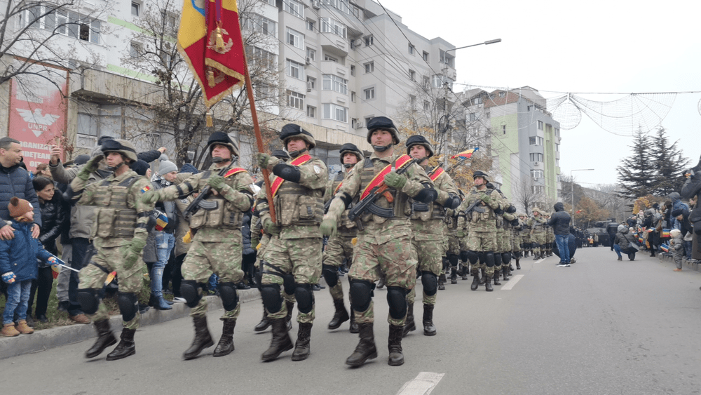 Nervi la coadă la fasole și vin fiert, de Ziua Națională: „Stați la rând!“ VIDEO