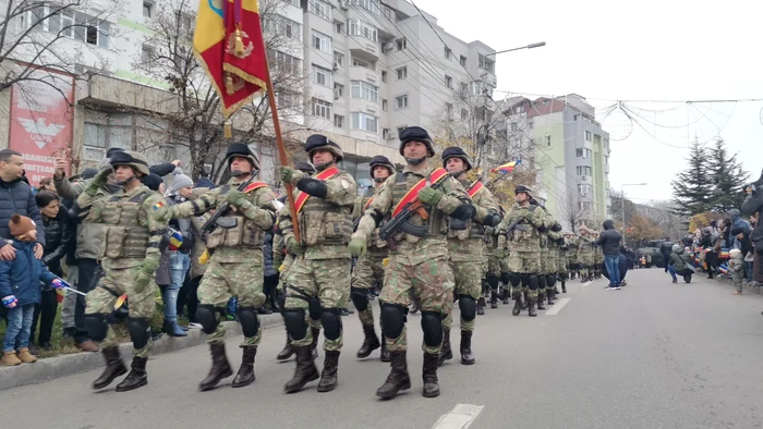 Parada militară, deși scurtă, i-a încântat pe copii FOTO: A.M.
