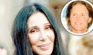 Susan nu l scapă nici  o clipă din ochi pe iubitul  său, Jonathan Bricklin (Fotografii: reuters/photoland/wenn) jpeg