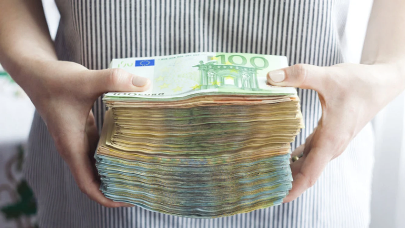 Un bărbat s-a trezit cu 6 milioane de euro în cont