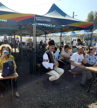 Aglomerație mare la Festivalul Cârnaților de Pleșcoi de la Berca foto: Alina Erimia