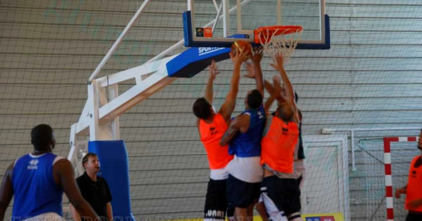 Baschetbaliştii giurgiuveni pregătesc noul sezon (foto Bogdan Vladu)