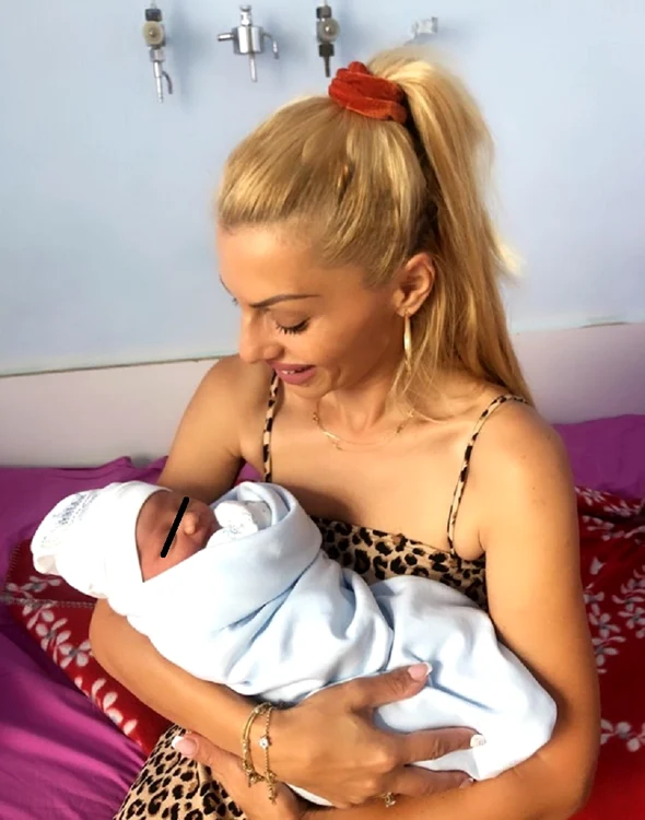Nicoelta Guţă se mândreşte cu primul său nepot 