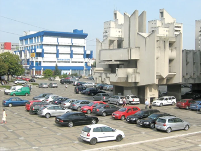Pieţele centrale au devenit parcări