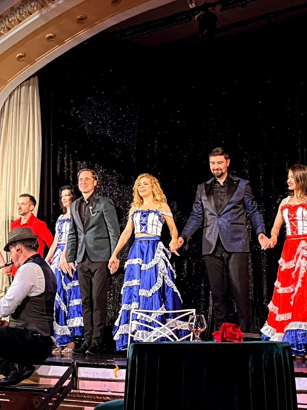 Dinu Maxer a sărbătorit 30 de ani de carieră, pe scena Teatrului Elisabeta Foto: arhiva personală