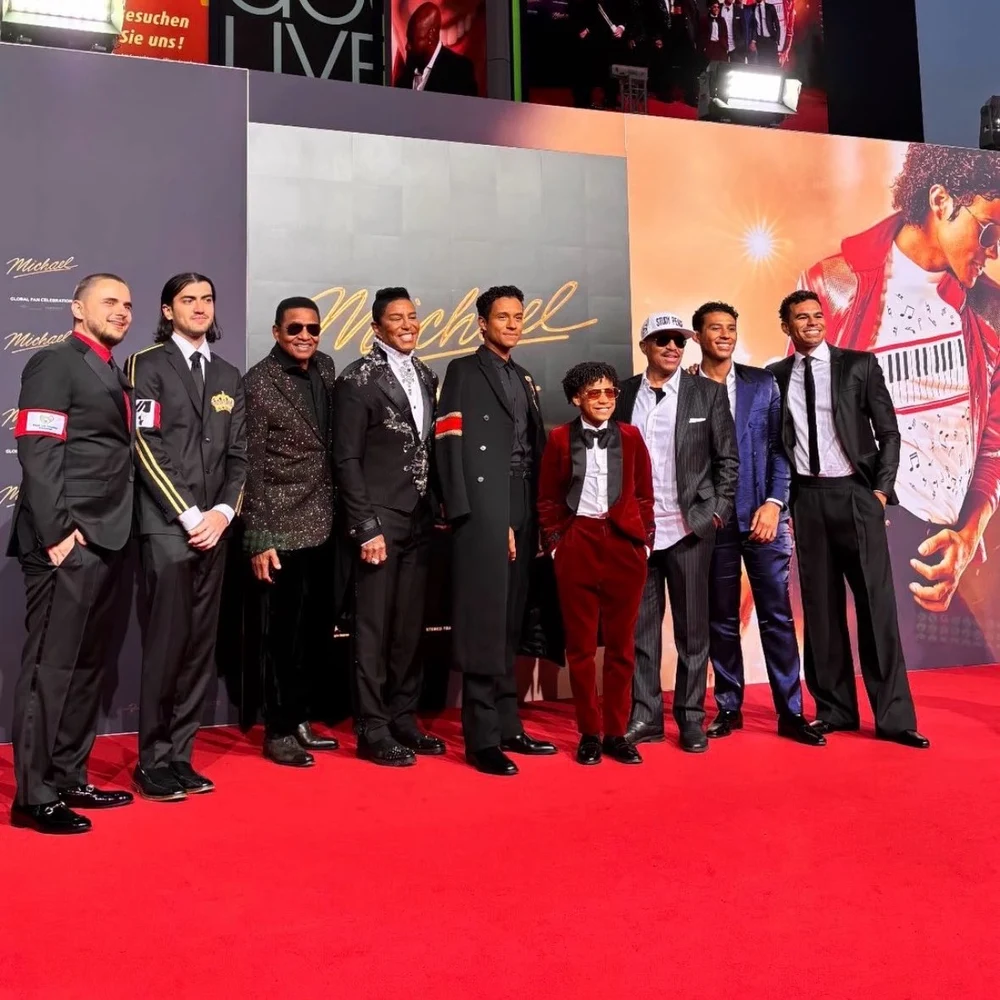 Familia lui Michael Jackson și mii de fani au celebrat premiera filmului biografic despre „Regele Pop”