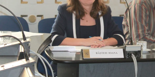 Ioana Râşteiu este director la şcoala generală din Abrud