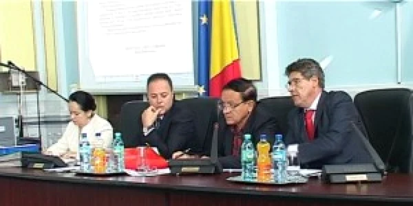 Autorităţile Judeţene sunt foc şi pară pe Guvern. FOTOnewsbv.ro