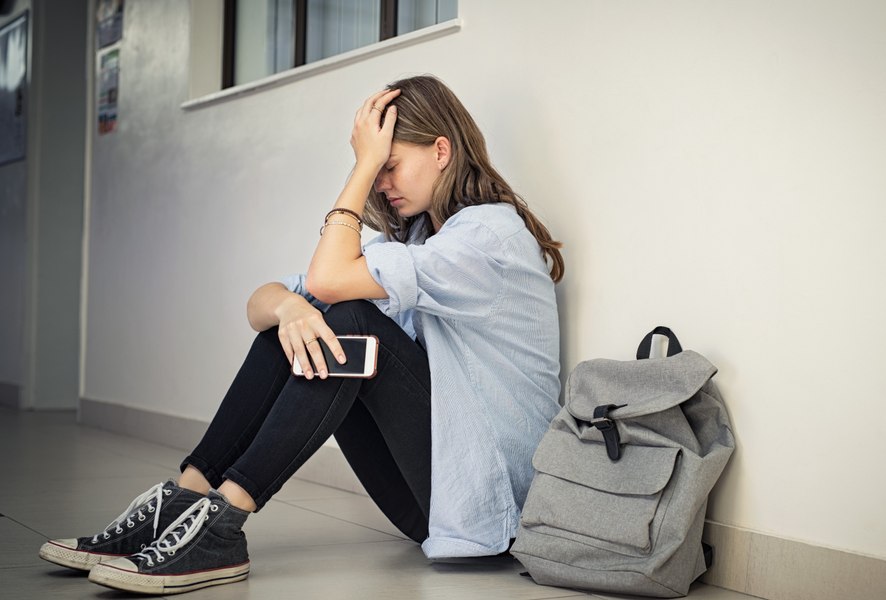 Șantajată de un coleg, o adolescentă din Sibiu i-a dat 7.000 de euro din banii părinților. Decizia instanței
