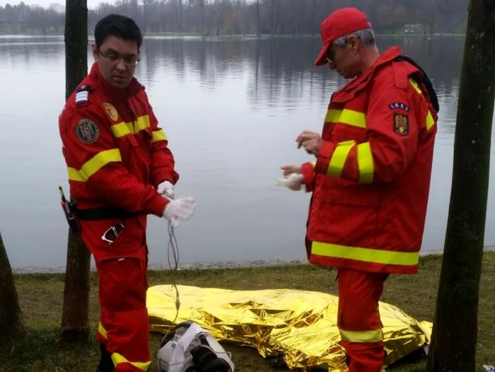 Cadavrul bărbatului a fost scos din lac FOTO Adevărul