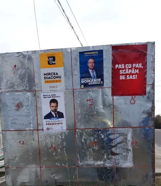 Fotografii cu panoul pe care a fost lipit afişul au fost puse în circuitul intern al PNL Olt