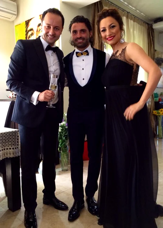 
    Ei au dansat în sufrageria naşuluiFoto Captură Pro Tv  