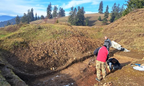 Cercetarea arheologică a sitului Şoimeni „Dâmbul Cetăţii”, campania 2025 (© Muzeul Național al Carpaților Răsăriteni)