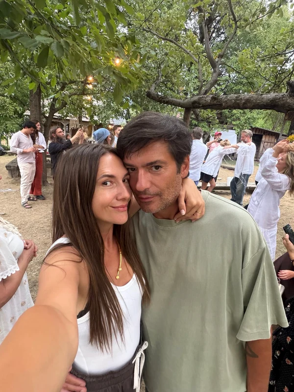Adela Popescu și Radu Vâlcan la botezul Ninei, cea de a cincea fiica a Laurei Cosoi   Instagram 2 jpg
