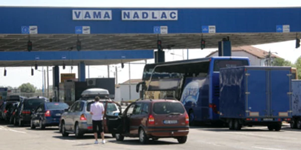 Arad: Aglomeraţie la vamă, chiar şi pe timp de criză