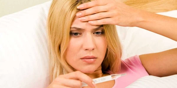 Pentru afecţiunile sezonului rece trebuie să fiţi pregătiţi cu ceai de măceşe, bogat în vitamina C. 