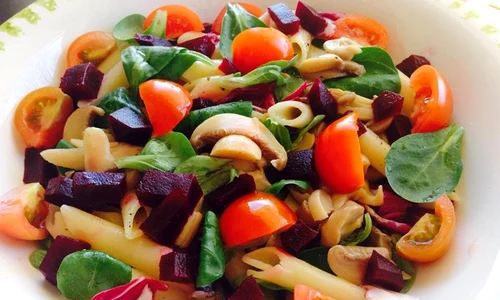 salata de paste cu valeriana si ciuperci jpeg