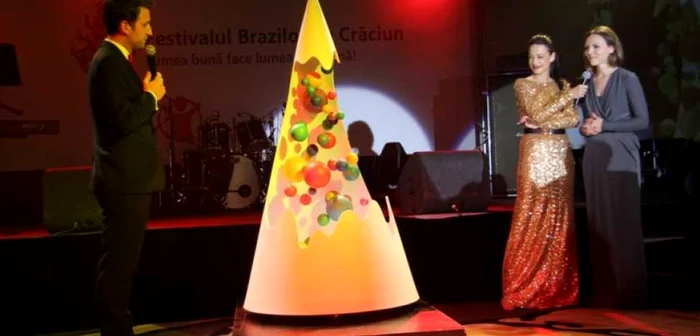 La ediţia anterioară a festivalului, brazii au fost licitaţi cu sume cuprinse între 700 şi 6.300 de euro FOTO: salvaticopiii.ro