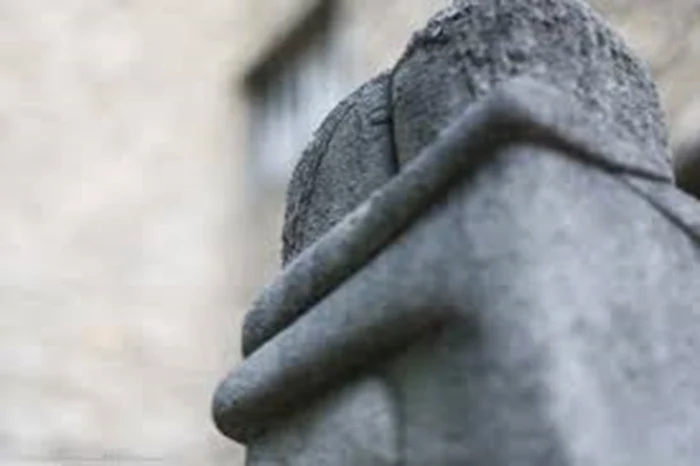 „Sărutului” lui Brâncuși de pe mormântul unei rusoaice din Montparnasse. FOTO: Photography chronicle