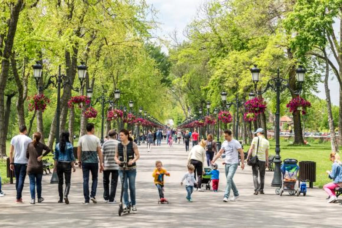 De 1 mai, vremea va fi numai bună pentru o plimbare în parc, cu familia Arhivă