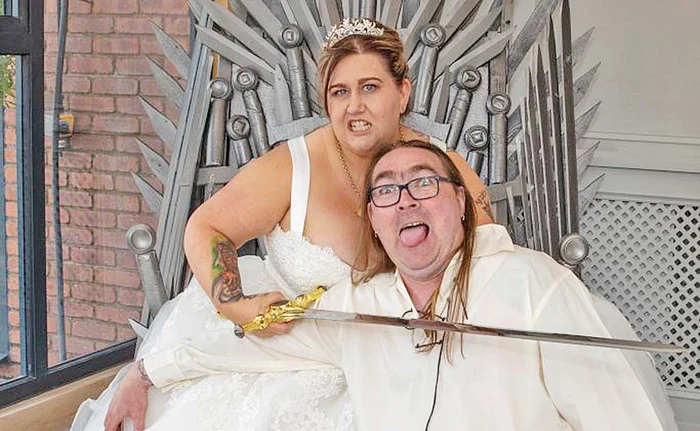 
    Allan şi Marie Rosewood au avut tron de săbii ca în ”Urzeala tronurilor”  