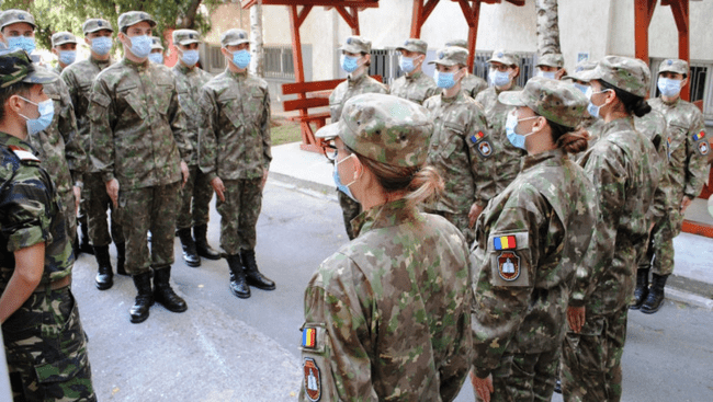 Stagiul militar de patru luni, plătit, pentru tineri, la un pas să devină realitate