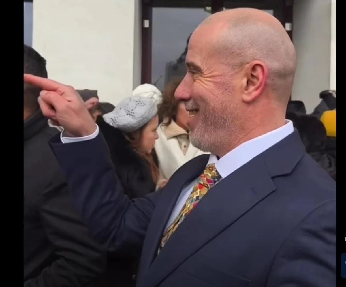 Imagini revoltătoare cu ministrul Demeter Andras Istvan, în „dialog” cu actorii. „Ministrul Culturii confundă dialogul cu monologul și respectul cu replicile de mahala(...)"”