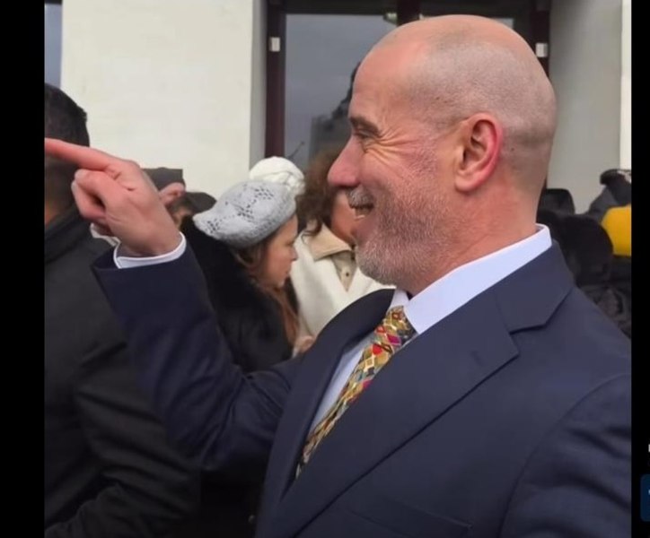 Imagini revoltătoare cu ministrul Demeter Andras Istvan, în „dialog” cu actorii. „Ministrul Culturii confundă dialogul cu monologul și respectul cu replicile de mahala(...)"”