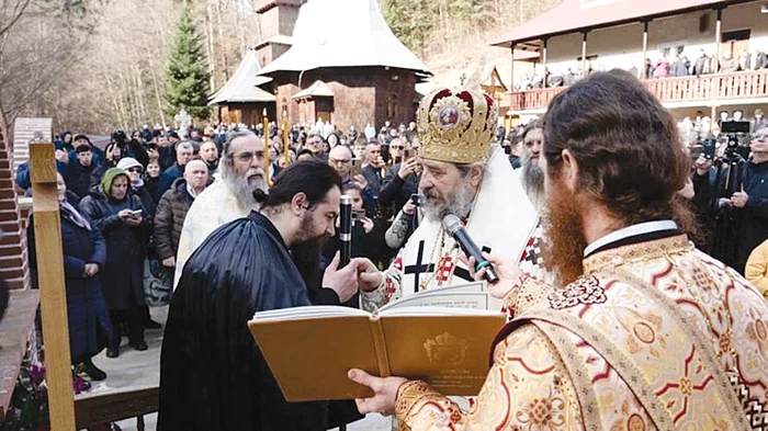 Părintele Sofian a devenit stareţul mănăstirii în urma unei ceremonii la sfârşitul săptămânii