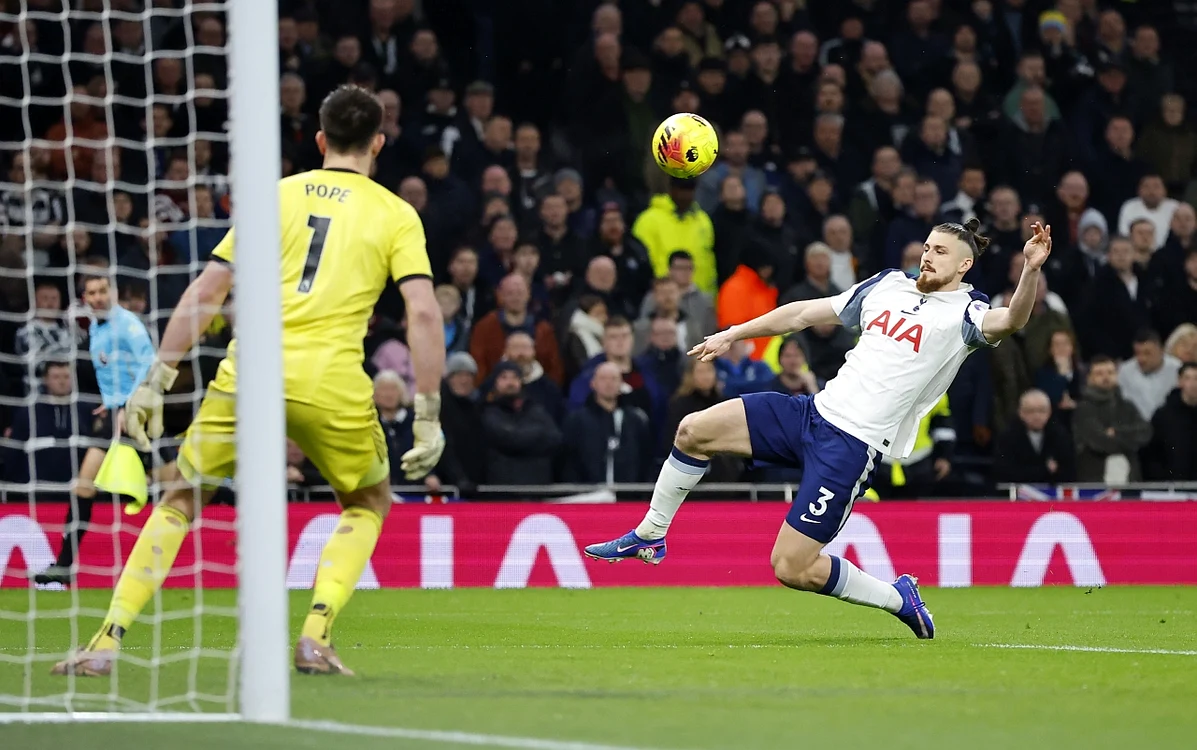 Cu Tottenham Hotspur, Radu Drăgușin a câștigat Europa League (Foto: EPAImages)